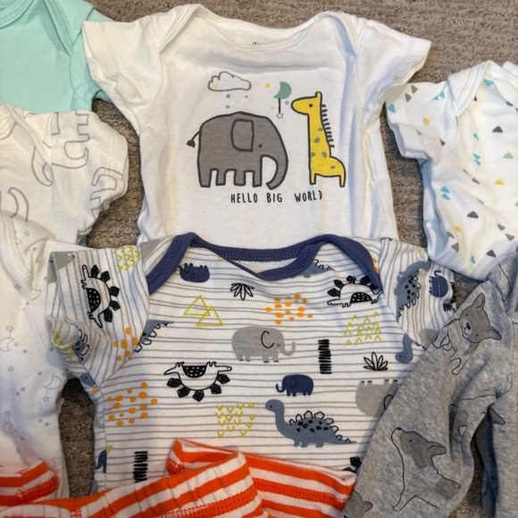 Gerber, Old Navy, Child of Mine Baby 0-3 Month Onesie 8 Piece Lot - Picture 4 of 9